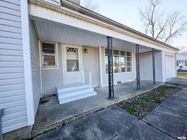 110 HICKORY Street, Flora, IL 62839