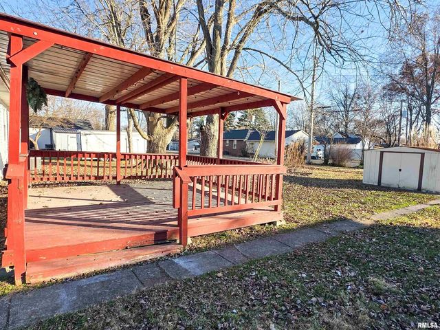 110 HICKORY Street, Flora, IL 62839