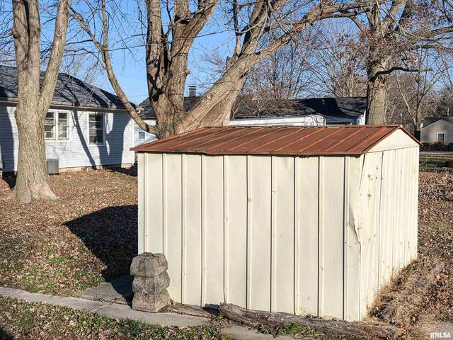 110 HICKORY Street, Flora, IL 62839