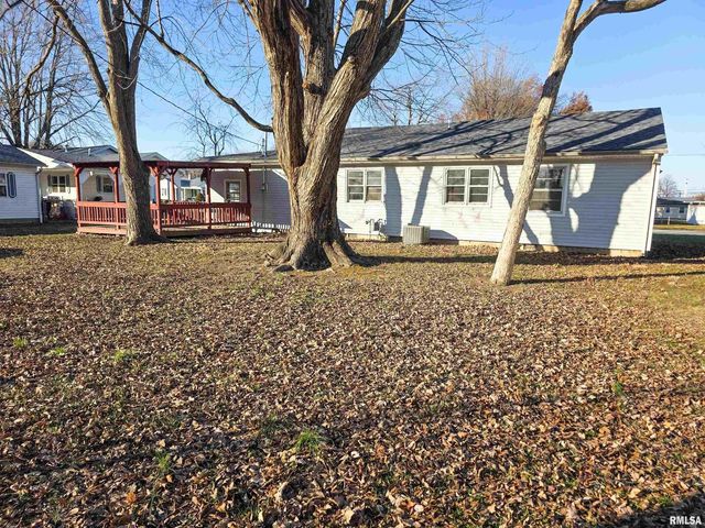 110 HICKORY Street, Flora, IL 62839