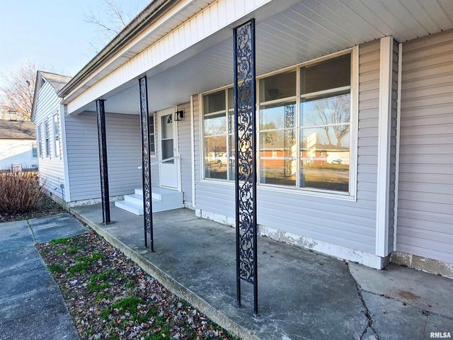 110 HICKORY Street, Flora, IL 62839