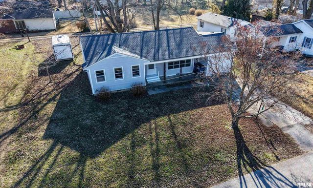 110 HICKORY Street, Flora, IL 62839