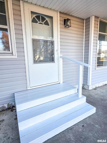 110 HICKORY Street, Flora, IL 62839