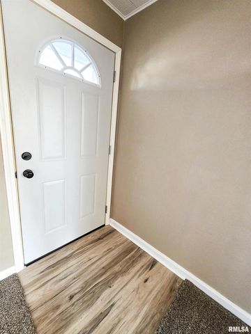 110 HICKORY Street, Flora, IL 62839