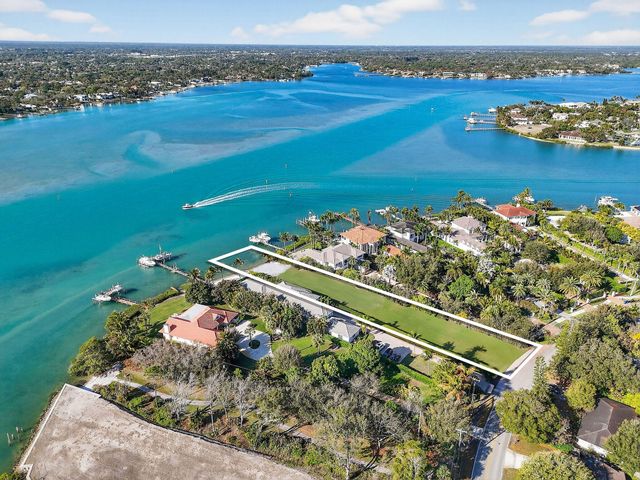 114 W Riverside Drive, Jupiter, FL 33469