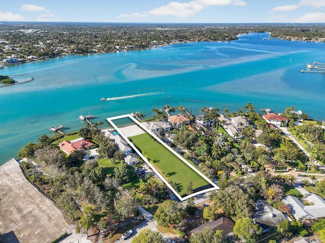 114 W Riverside Drive, Jupiter, FL 33469