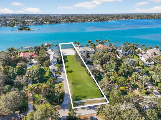 114 W Riverside Drive, Jupiter, FL 33469