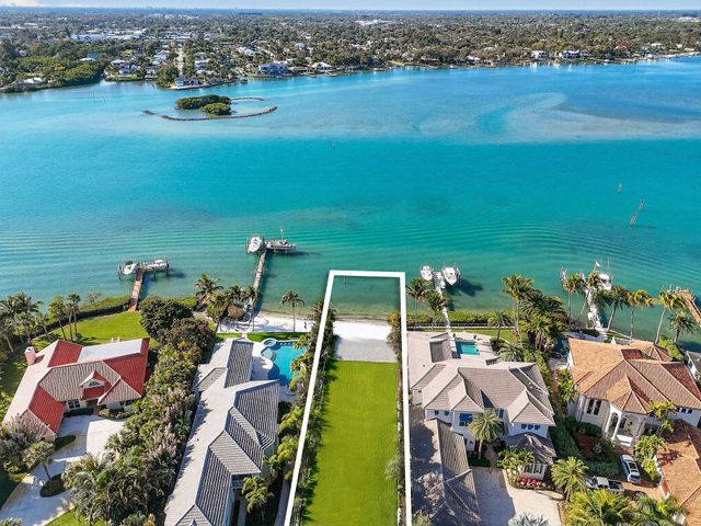 114 W Riverside Drive, Jupiter, FL 33469