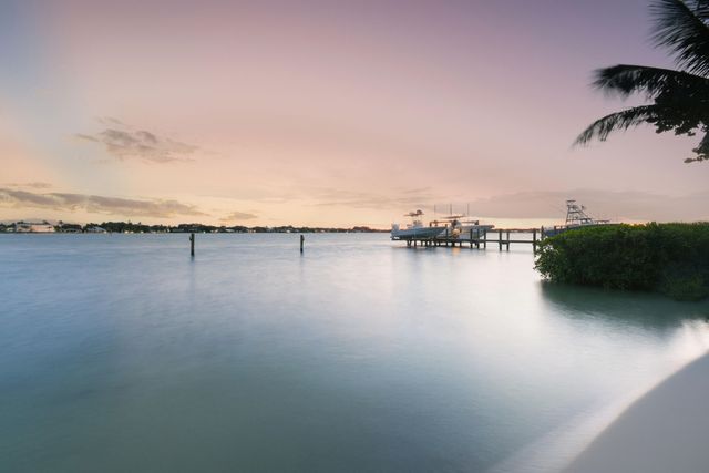 114 W Riverside Drive, Jupiter, FL 33469