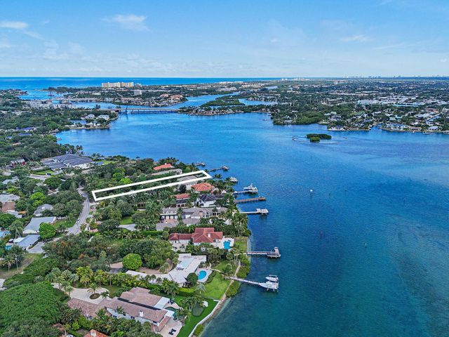 114 W Riverside Drive, Jupiter, FL 33469
