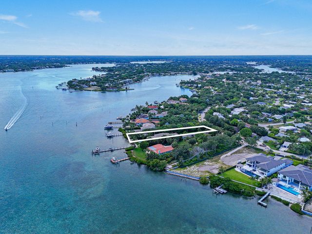 114 W Riverside Drive, Jupiter, FL 33469