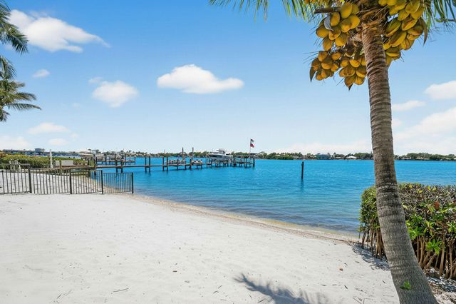 114 W Riverside Drive, Jupiter, FL 33469