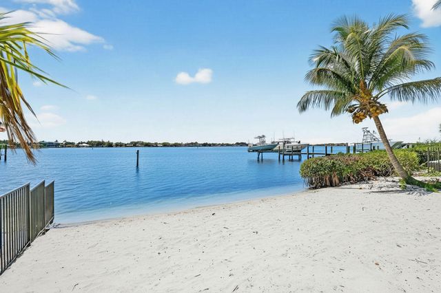 114 W Riverside Drive, Jupiter, FL 33469
