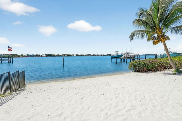 114 W Riverside Drive, Jupiter, FL 33469