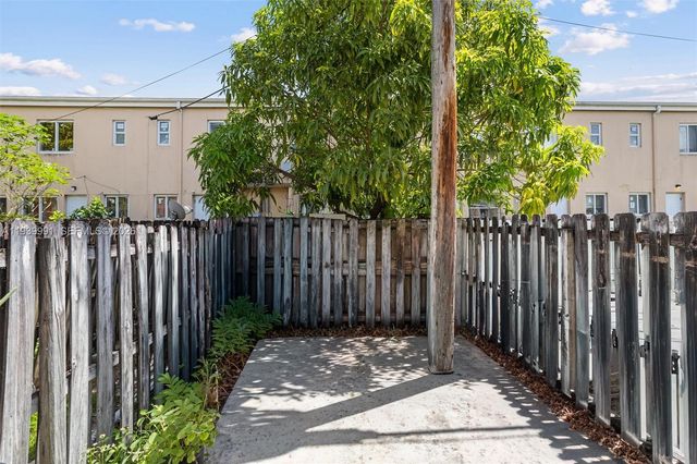 422 NW 84th St 422, Miami, FL 33150