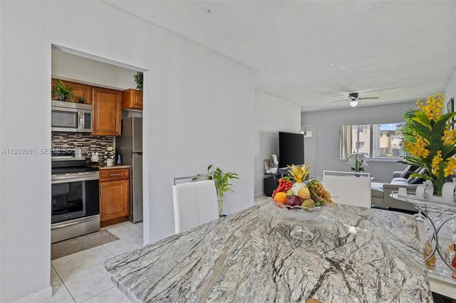 422 NW 84th St 422, Miami, FL 33150