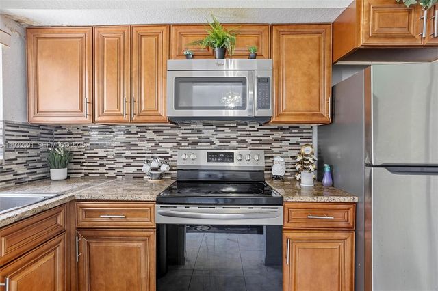 422 NW 84th St 422, Miami, FL 33150