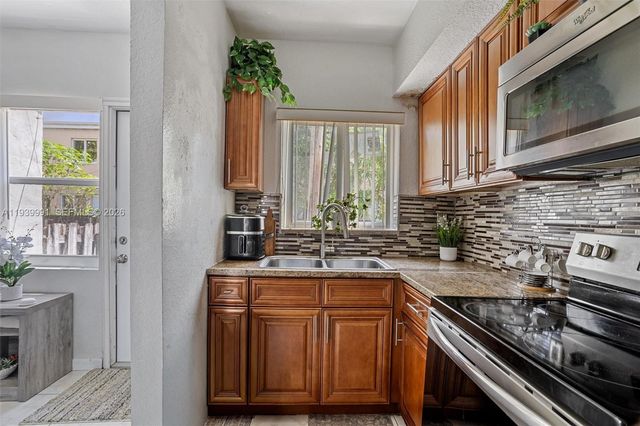 422 NW 84th St 422, Miami, FL 33150