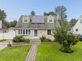 3 Hillcrest Drive, Westbury, NY 11590