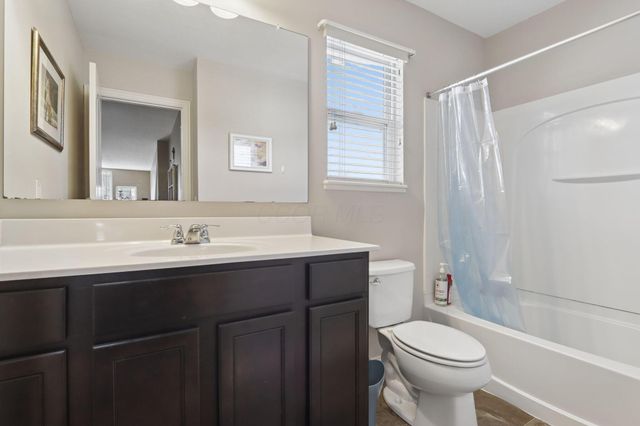4471 Snowy Meadow Drive, Grove City, OH 43123