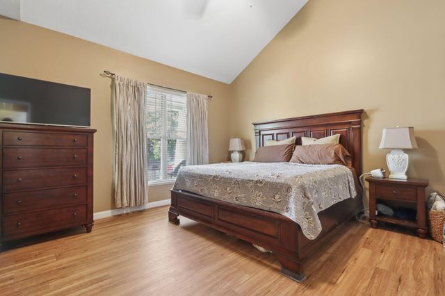 4471 Snowy Meadow Drive, Grove City, OH 43123