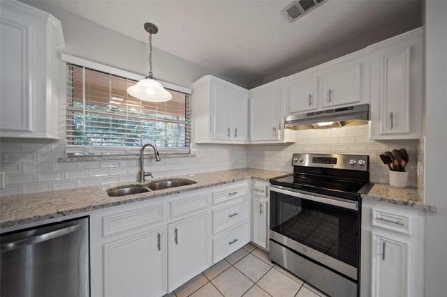 7014 Charred Pine Drive, Magnolia, TX 77354