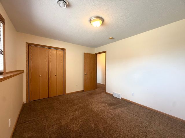 1611 Oakwood Drive, West Fargo, ND 58078