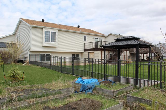 1611 Oakwood Drive, West Fargo, ND 58078