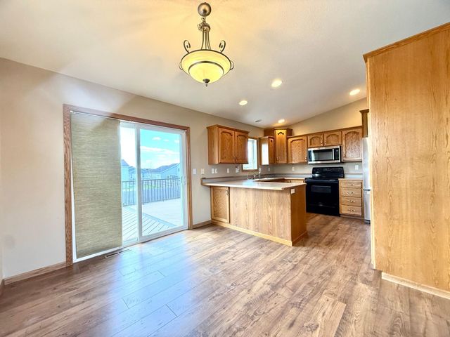 1611 Oakwood Drive, West Fargo, ND 58078