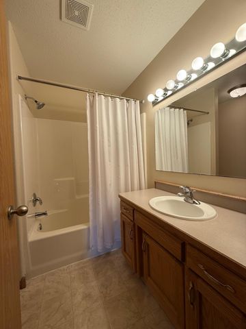 1611 Oakwood Drive, West Fargo, ND 58078