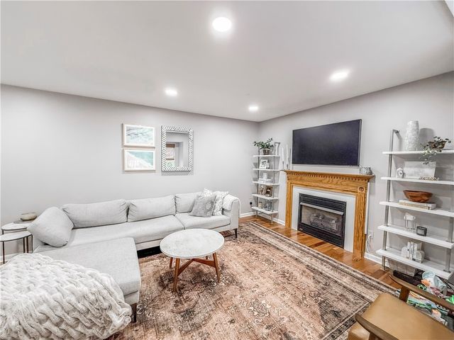 113 Pine Creek Dr, Peters Twp, PA 15367