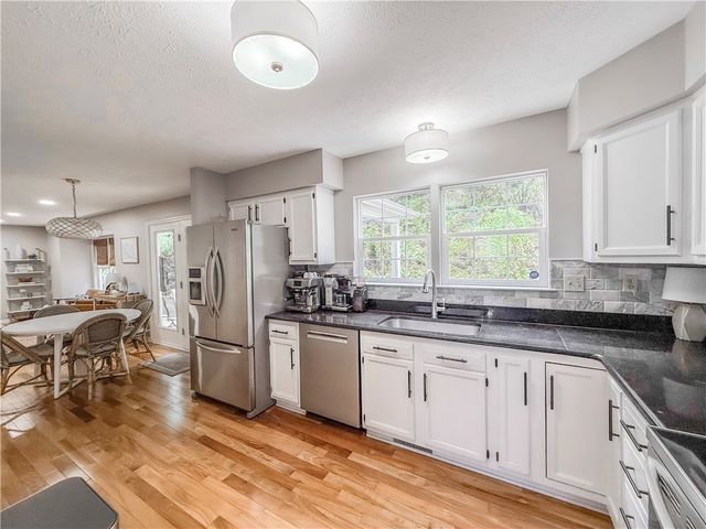 113 Pine Creek Dr, Peters Twp, PA 15367