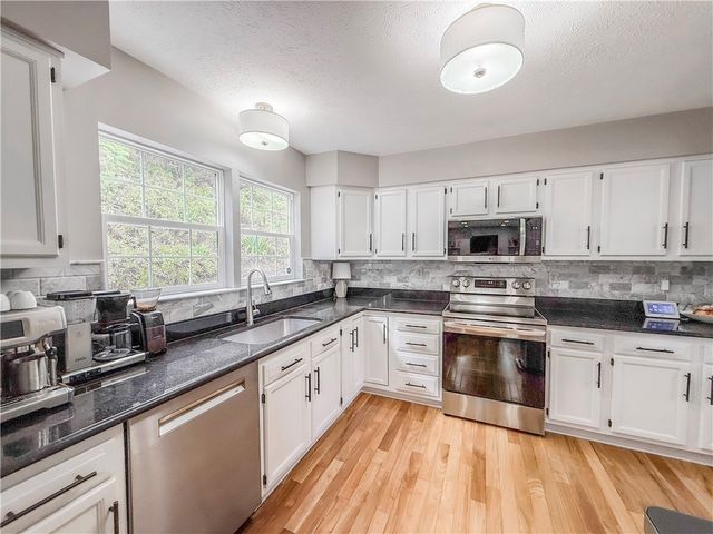 113 Pine Creek Dr, Peters Twp, PA 15367