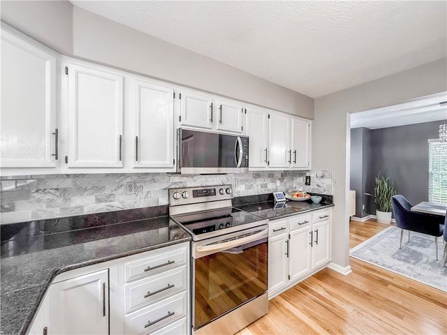 113 Pine Creek Dr, Peters Twp, PA 15367