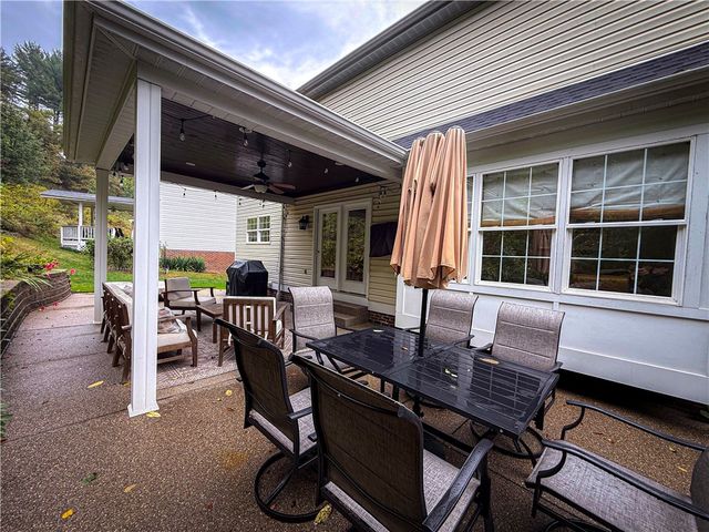 113 Pine Creek Dr, Peters Twp, PA 15367