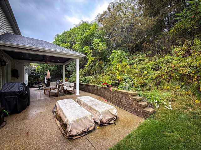 113 Pine Creek Dr, Peters Twp, PA 15367