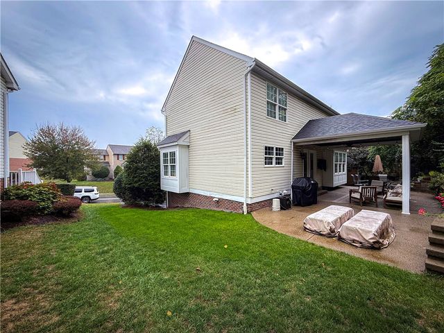 113 Pine Creek Dr, Peters Twp, PA 15367