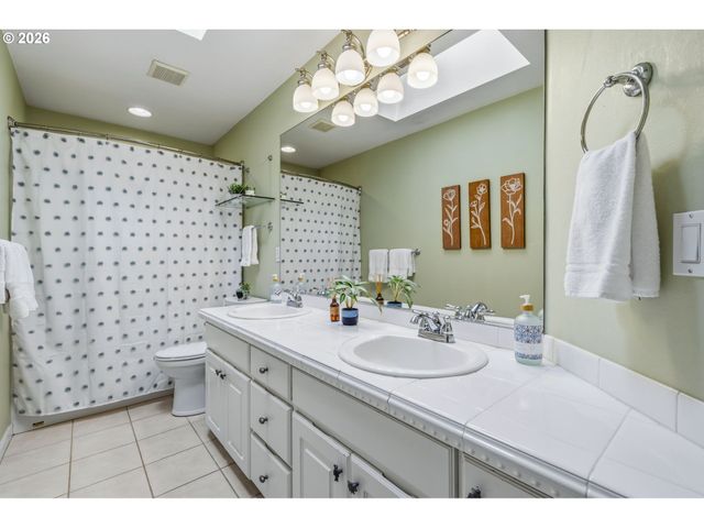 13559 PROVINCIAL HILL Way, Lake Oswego, OR 97035