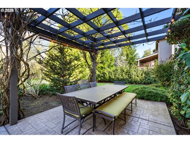 13559 PROVINCIAL HILL Way, Lake Oswego, OR 97035