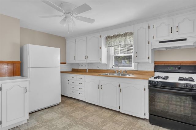216 Riverside Avenue, Warwick, RI 02889