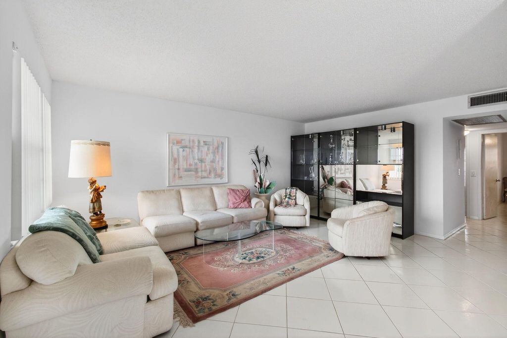 3028 Guildford B B, Boca Raton, FL 33434