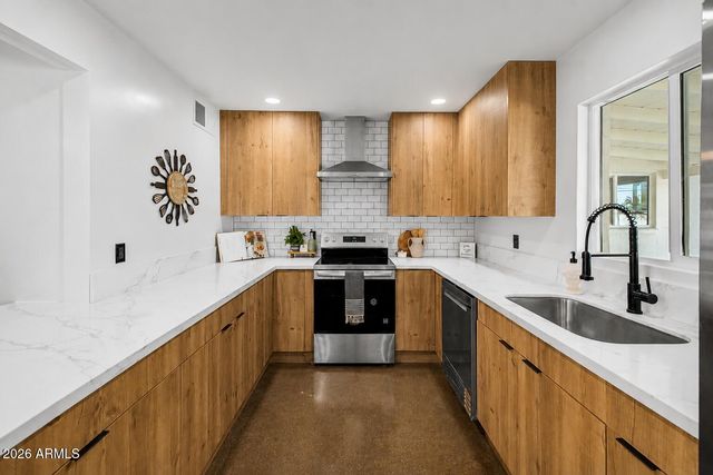 2130 W WELDON Avenue, Phoenix, AZ 85015