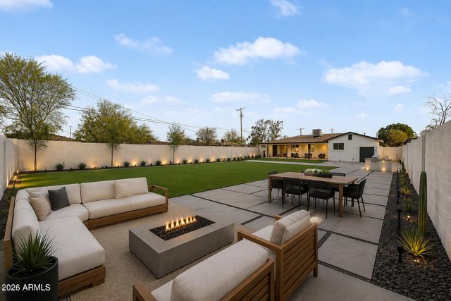 2130 W WELDON Avenue, Phoenix, AZ 85015