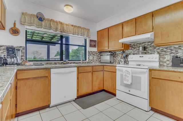 12800 Quarterhorse DR, Elgin, TX 78621