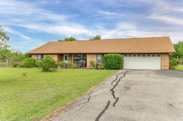 12800 Quarterhorse DR, Elgin, TX 78621