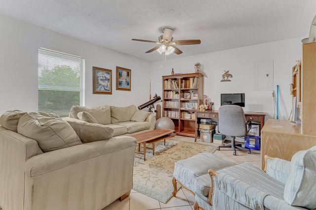 12800 Quarterhorse DR, Elgin, TX 78621