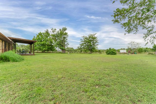 12800 Quarterhorse DR, Elgin, TX 78621