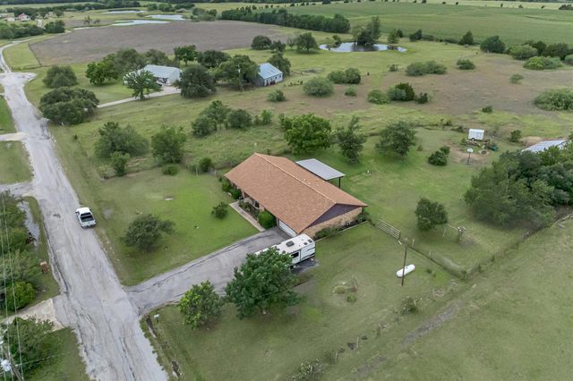12800 Quarterhorse DR, Elgin, TX 78621