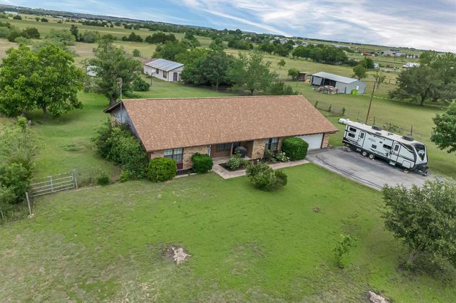12800 Quarterhorse DR, Elgin, TX 78621