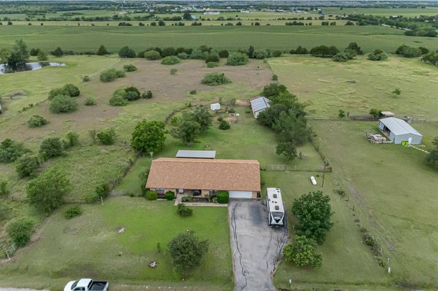12800 Quarterhorse DR, Elgin, TX 78621